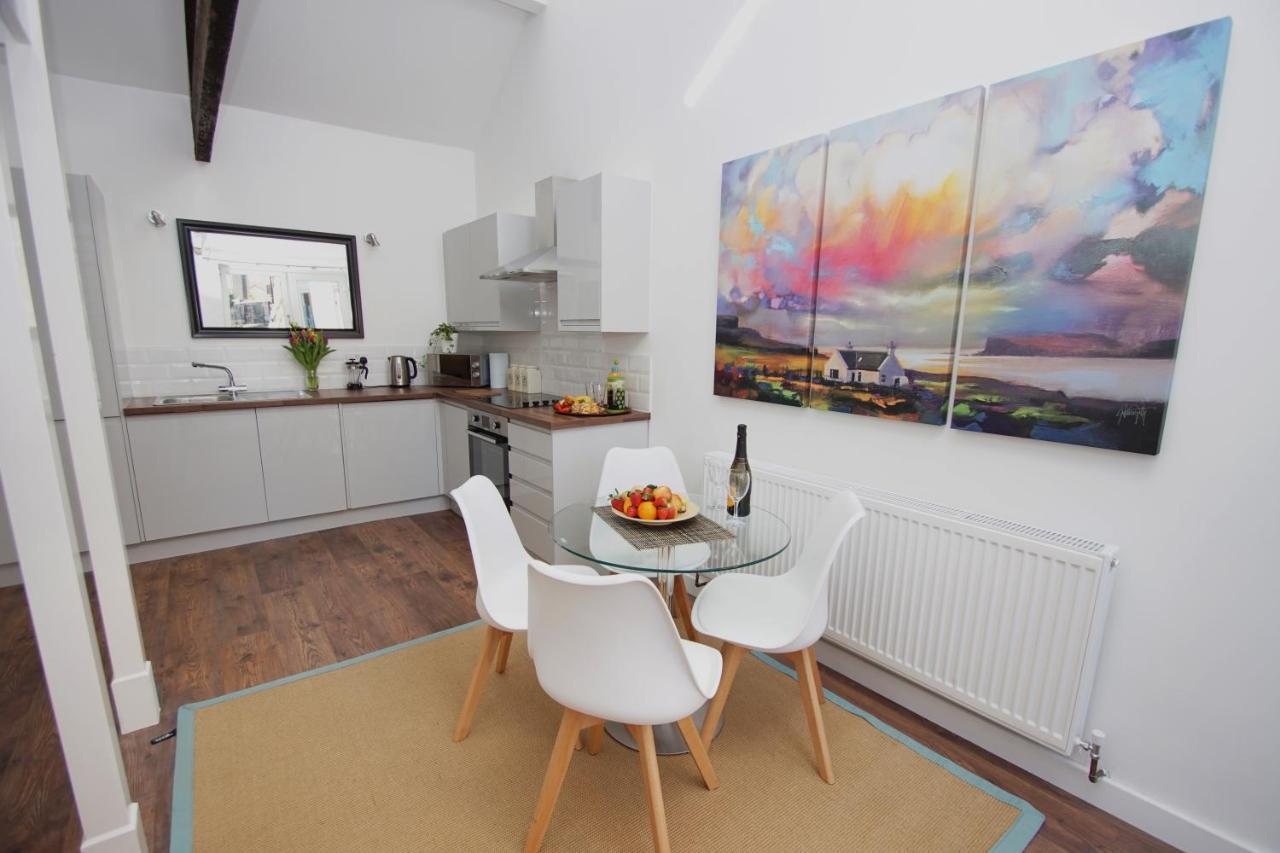 Loft Style Apartment For 4, 1 Broadhurst Court, Close To Town, Station & Hospital Stockport Exterior foto
