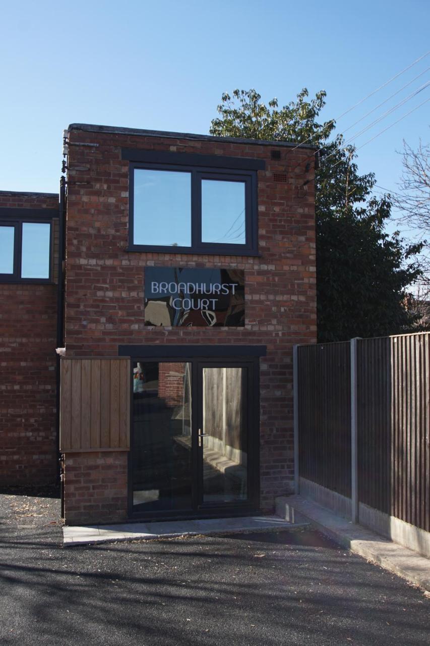 Loft Style Apartment For 4, 1 Broadhurst Court, Close To Town, Station & Hospital Stockport Exterior foto